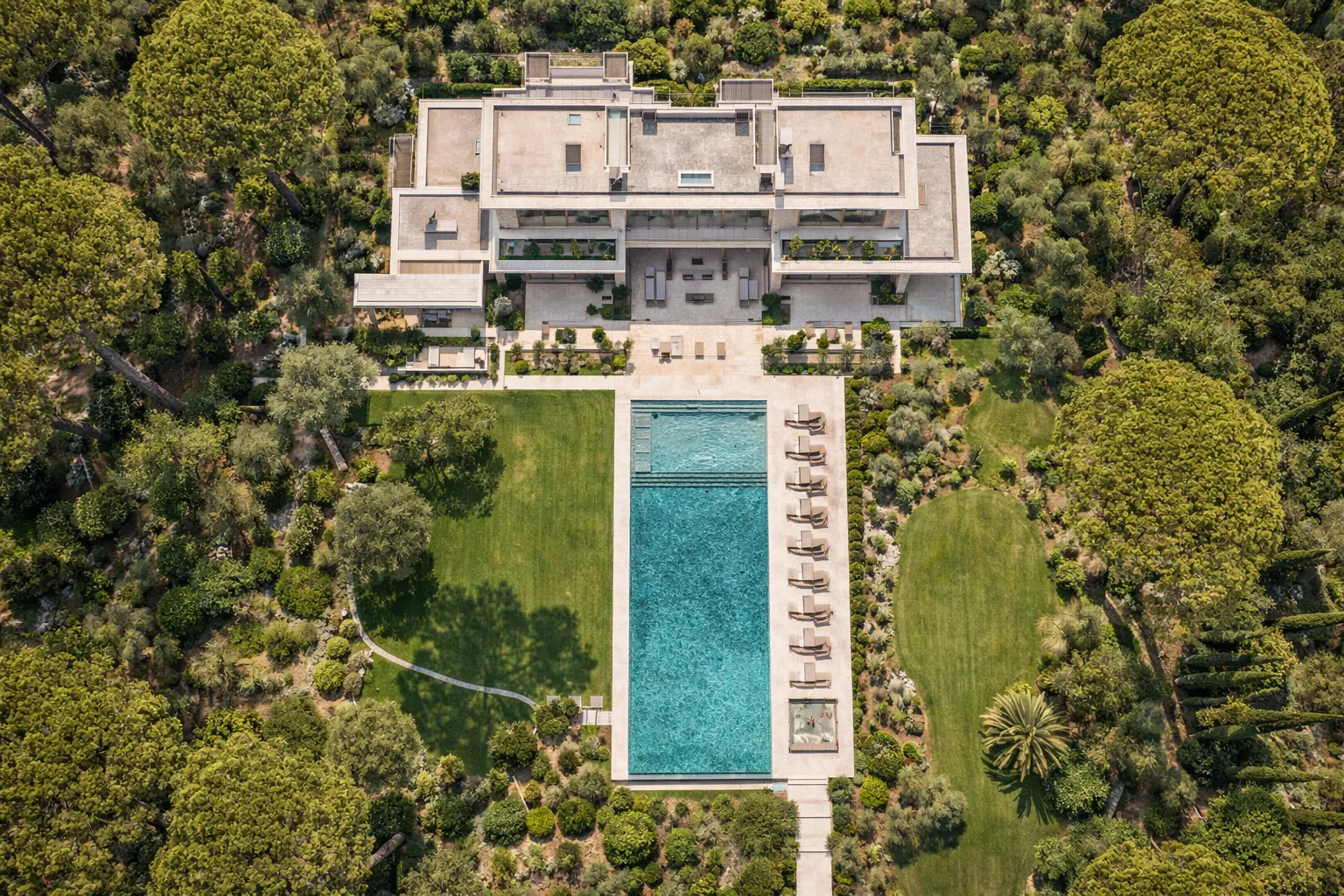 nên tự cho thuê hay ký gửi villa